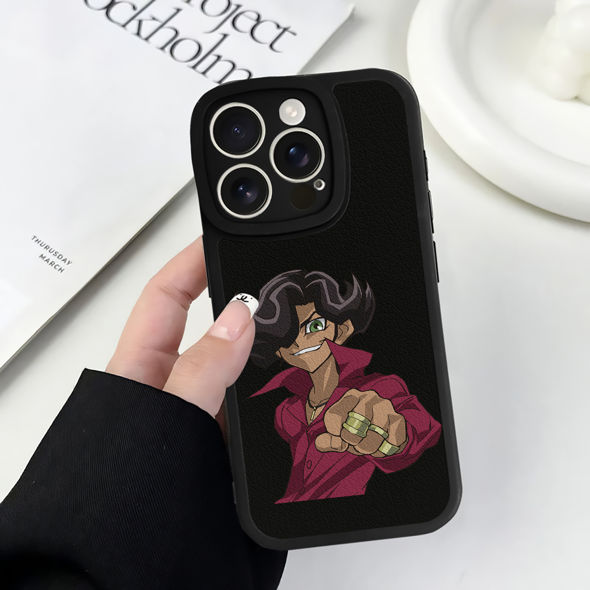 遊☆戯☆王 Yu-Gi-Oh! 【iPhone 16シリーズ対応】シリコンスマホケース（レザー調） 材質：シリコン